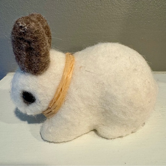 Honeybloom Brown & White Felt Easter Rabbit. Adorable flicked bunny with brown - Picture 2 of 11